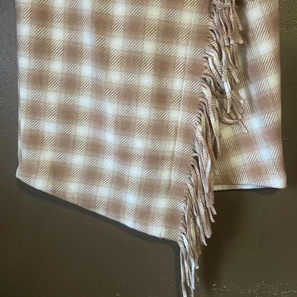 Time and Tru Plaid Fleece Fringe Wrap Style Skirt / Tan and white / Size Medium - Picture 2 of 5